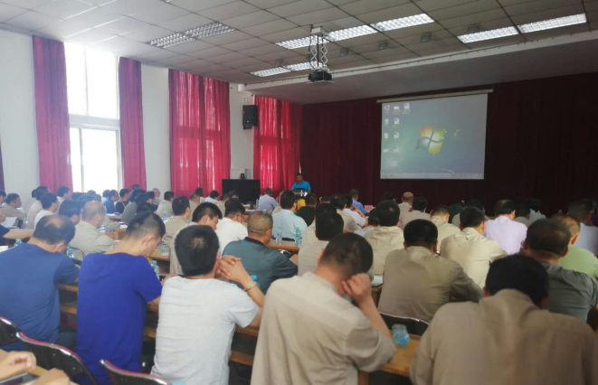 自治区排污权交易储备中心高级工程师李万刚讲解排污权相关政策