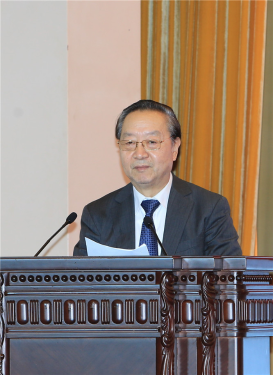 中国工业经济联合会会长李毅中在发布会上作主旨讲话