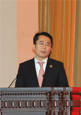 烟台中集来福士海洋工程有限公司党委书记、总裁王建中作经验交流