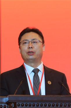 陕西煤业化工集团神南矿业有限责任公司董事长吴群英作经验交流